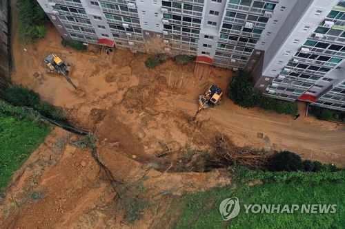 An apartment building is hit by a landslide in Geoje, South Gyeongsang Province, on Sept. 7, 2020. (Yonhap) 