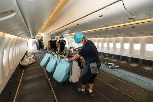 (LEAD) Korean Air begins using converted planes to transport cargo