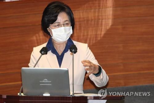 Justice Minister Choo Mi-ae speaks during a National Assembly interpellation session on Sept. 14, 2020. (Yonhap)