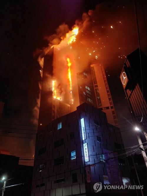 Fire continues to burn at tower block in Ulsan; 88 taken to hospital