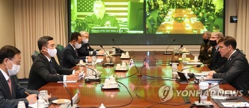 South Korean Defense Minister Suh Wook (2nd from L) and Mark Esper (R), his U.S. counterpart, hold the annual Security Consultative Meeting at the Pentagon in Washington on Oct. 14, 2020, in this photo provided by the South Korean defense ministry. (PHOTO NOT FOR SALE) (Yonhap)