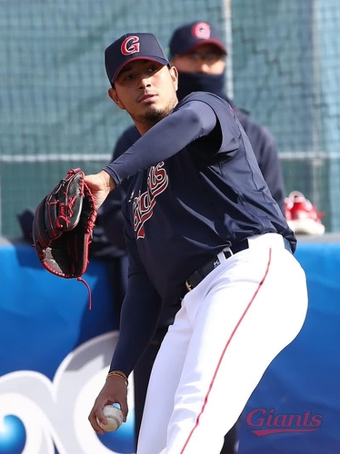 Yonhap Interview) KBO veteran leans on ex-big leaguer father for comfort,  advice