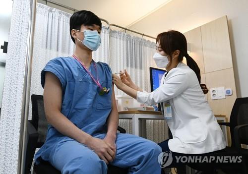 A health worker gets a COVID-19 vaccine shot at the National Medical Center in central Seoul on March 20, 2021. (Yonhap)