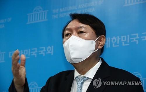 Ex-Prosecutor General Yoon Seok-youl responds to a media question at the National Assembly in Seoul on June 30, 2021. (Yonhap)