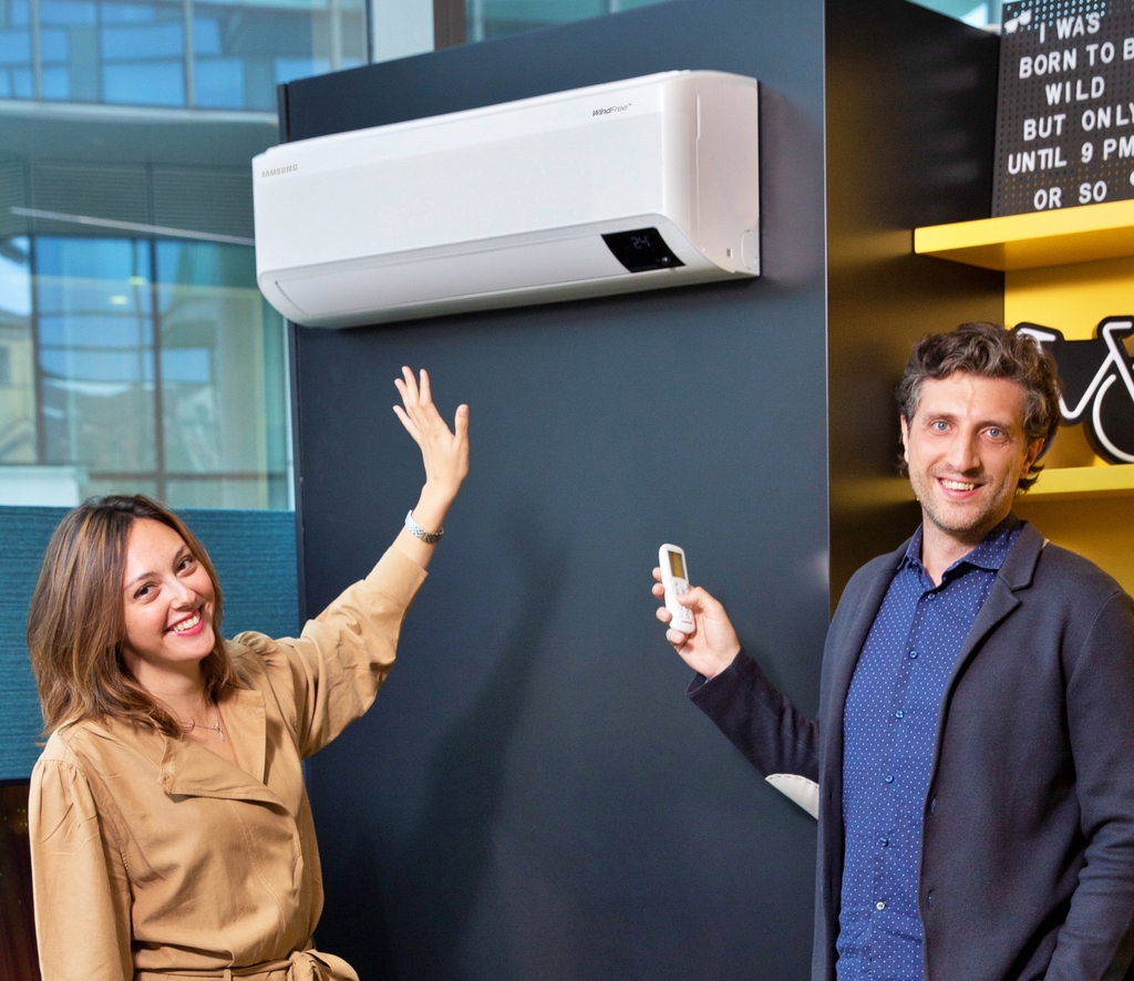 This photo provided by Samsung Electronics Co. on Aug. 2, 2021, shows the company's employees introducing Samsung's wind-free air conditioner at its showroom in Italy. (PHOTO NOT FOR SALE) (Yonhap)