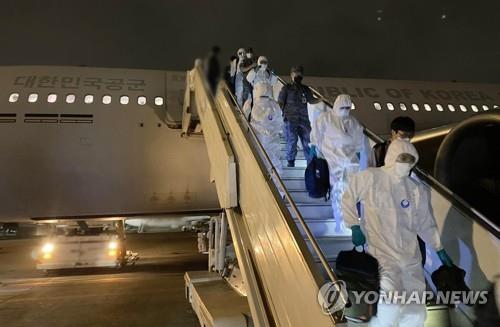 29 members of virus-hit Cheonghae unit exit quarantine after testing negative