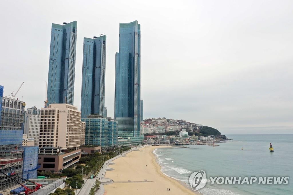 Police close lobbying inquiry surrounding Busan luxury apartments after months of fruitless investigation
