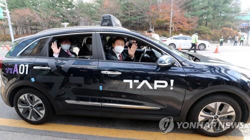 (LEAD) Commercial autonomous vehicle service begins in Seoul