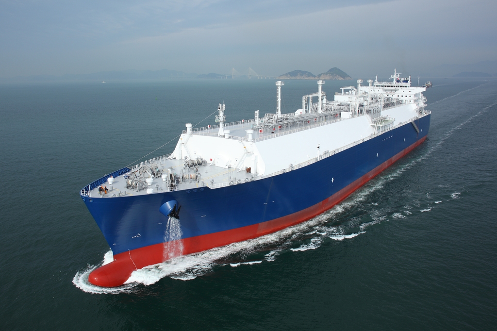 This photo provided by Samsung Heavy Industries Co. on Dec. 10, 2021, shows a LNG carrier built by the shipbuilder. (PHOTO NOT FOR SALE) (Yonhap)