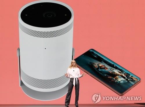 The Freestyle, Samsung Electronics Co.'s all-new portable projector, is unveiled during the Consumer Electronics Show in Las Vegas, in the Jan. 4, 2022, file photo. (Yonhap)