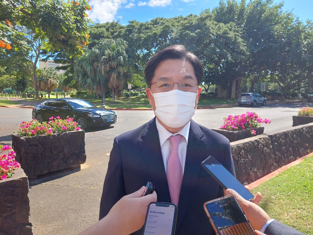 Noh Kyu-duk, South Korea's top nuclear negotiator, speaks to reporters before the start of bilateral and trilateral meetings with his U.S. and Japanese counterparts in Honolulu on Feb. 10, 2022. (Yonhap) 