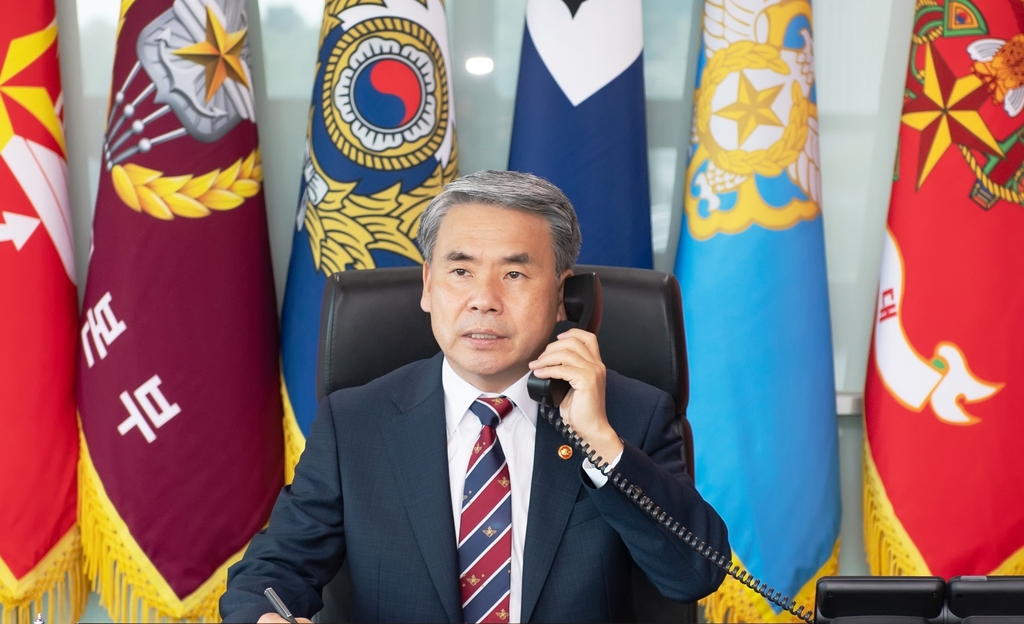 Defense Minister Lee Jong-sup speaks during a phone conversation with his U.S. counterpart Lloyd Austin on May 18, 2022, in this photo released by the Ministry of National Defense. (PHOTO NOT FOR SALE) (Yonhap)