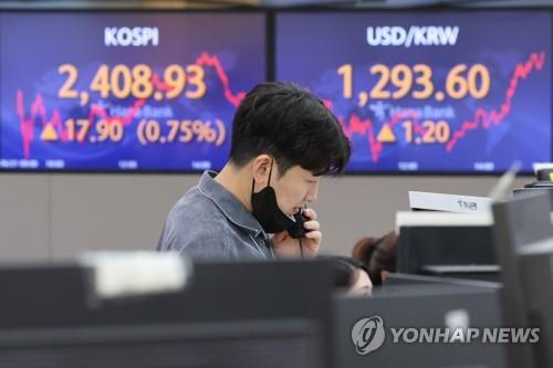 Electronic signboards at a Hana Bank dealing room in Seoul show the benchmark Korea Composite Stock Price Index (KOSPI) closing at 2,408.93 points on June 21, 2022, up 0.75 percent from the previous session's close. (Yonhap)