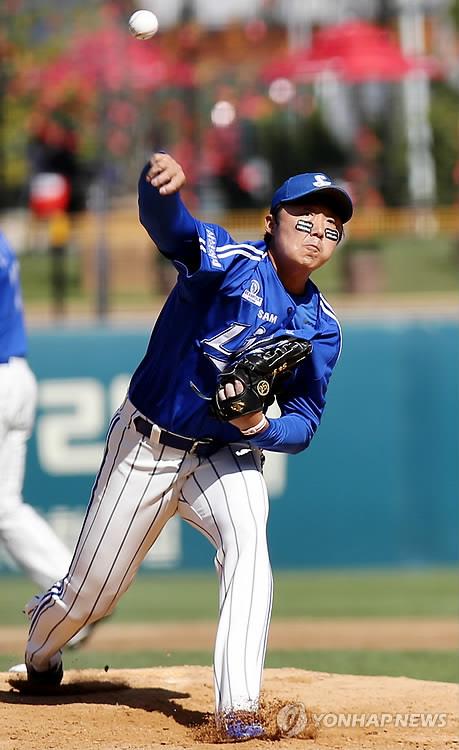 In this file photo from Oct. 5, 2014, Bae Young-soo of the Samsung Lions pitches against the Kia Tigers during the bottom of the first inning of a Korea Baseball Organization regular season game at Gwangju-Kia Champions Field in Gwangju, 270 kilometers south of Seoul. (Yonhap)