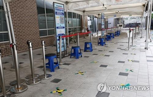 S. Korea's new COVID-19 cases fall below 30,000 amid waning virus wave