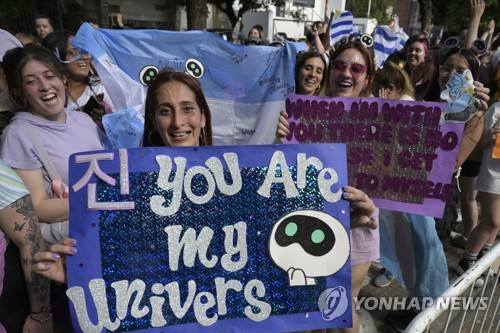 Fans of K-pop boy band BTS wait to attend a concert of the British rock band Coldplay in Buenos Aires on Oct. 28, 2022, in this AFP photo. Jin, a BTS member, performed his first solo single "The Astronaut" with the band during the show. (Yonhap)