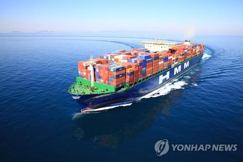 A container vessel operated by HMM Co. (PHOTO NOT FOR SALE) (Yonhap) 