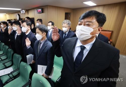 (LEAD) Interior ministry, Seoul city gov't raided over Itaewon crowd crush