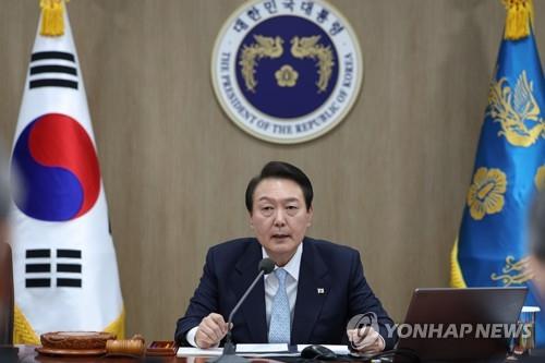 This file photo provided by the presidential office shows President Yoon Suk-yeol presiding over a Cabinet meeting on Nov. 29, 2022. (PHOTO NOT FOR SALE) (Yonhap)