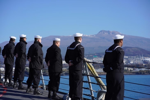 U.S. guided-missile destroyer visits S. Korea