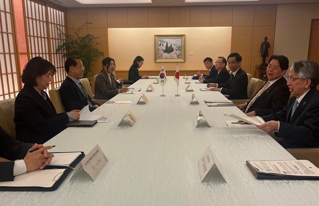 Unification Minister Kwon Young-se (C on left side) talks with Japanese Foreign Minister Yoshimasa Hayashi (on opposite side) in Tokyo on March 23, 2023, in this photo provided by the Ministry of Unification. (PHOTO NOT FOR SALE) (Yonhap)