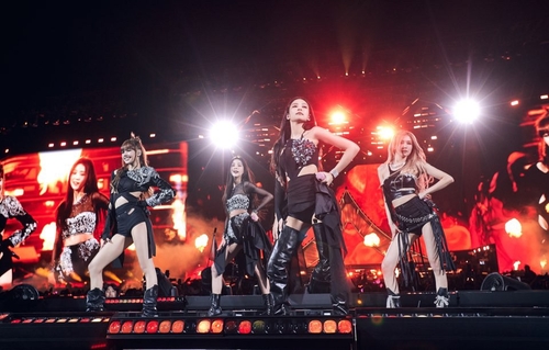 (LEAD) BLACKPINK performs at Coachella festival as 1st-ever Korean headliner