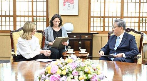 S. Korea, Ukraine discuss non-lethal aid, humanitarian assistance