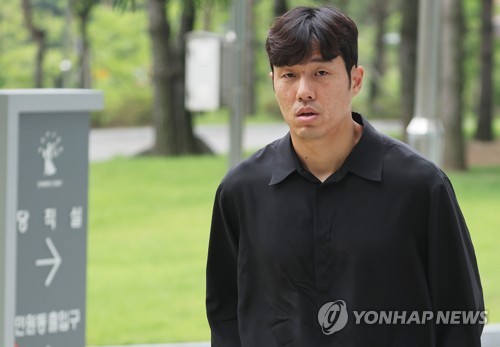 Football player Suk Hyun-jun gets suspended sentence for violating military service law