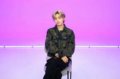 LEAD) BTS' V drops debut solo album 'Layover