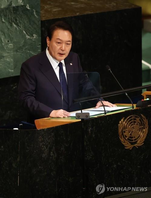 South Korean President Yoon Suk Yeol addresses the U.N. General Assembly at the United Nations headquarters in New York, in this file photo taken Sept. 20, 2022. Yoon called on U.N. member countries to stand together to defend freedom and peace, saying South Korea will step up contributions to solving global issues and problems. (Yonhap)