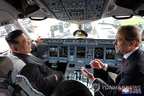 North Korean leader Kim Jong-un (L) is given a tour of an aircraft cockpit during his visit to the Yuri Gagarin Aviation Plant in Komsomolsk-on-Amur, a city in Russia's far eastern region, on Sept. 15, 2023, in this photo released by the North's official Korean Central News Agency. (For Use Only in the Republic of Korea. No Redistribution) (Yonhap)