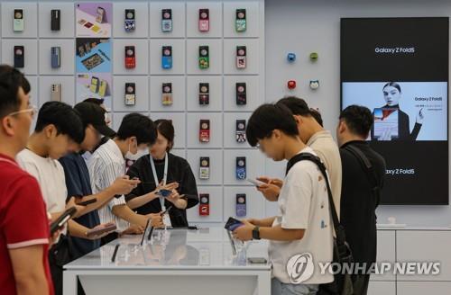 Smartphone shipments in S. Korea fell 13.2 pct on-year in Q2: report