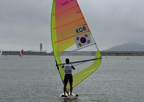South Korea's windsurfer Cho Won-woo is seen in this photo provided by the Korea Sailing Federation. (PHOTO NOT FOR SALE) (Yonhap)