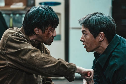 A scene from Korean crime film "Hopeless" is seen in this photo provided by its distributor Plus M Entertainment. (PHOTO NOT FOR SALE) (Yonhap) 