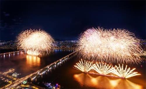 한국, 강력한 안전 조치 속에 대규모 불꽃축제 개최