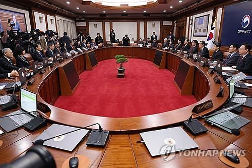 The Cabinet holds an extraordinary meeting at the government complex in Seoul on Jan. 5, 2024. (Yonhap) 