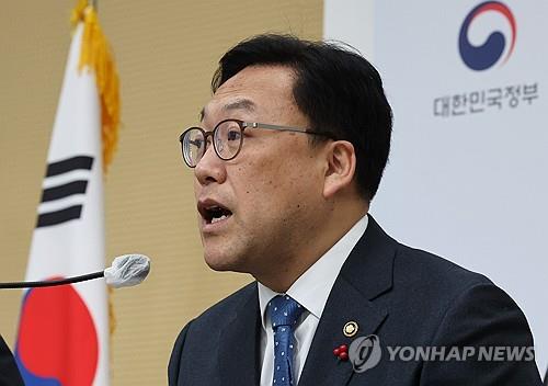 First Vice Finance Minister Kim Byoung-hwan holds a press briefing in the central city of Sejong on Jan. 4, 2024. (Yonhap)