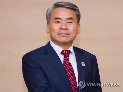Former Defense Minister Lee Jong-seop Under Investigation for Alleged Interference in Marine Corps Case