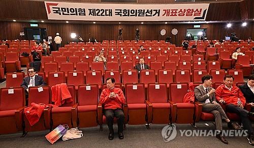 The ballot count monitoring room of the ruling People Power Party remains mostly empty at the National Assembly in Seoul on April 10, 2024. (Pool photo) (Yonhap)