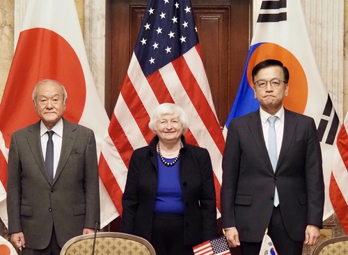 South Korea's Finance Minister Choi Sang-mok (R), U.S. Treasury Secretary Janet Yellen (C) and Japan's Finance Minister Shunichi Suzuki pose for a photo prior to their first trilateral meeting in Washington on April 17, 2024. (Pool photo) (Yonhap)