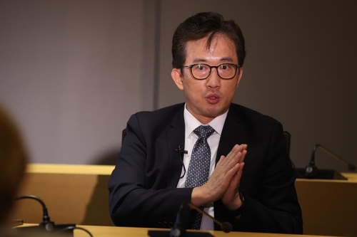  (Yonhap Interview) Scores of N. Koreans staying overseas make attempt to defect: ex-N. Korean diplomat