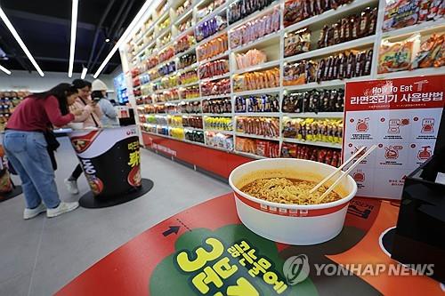 An instant noodle store is seen in this undated file photo. (Yonhap)