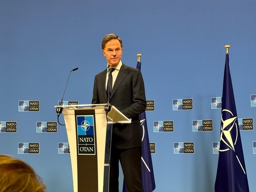 El nuevo secretario general de la OTAN, Mark Rutte, habla durante una conferencia de prensa celebrada en la sede de la OTAN en Bruselas el 1 de octubre de 2024. (Yonhap) 