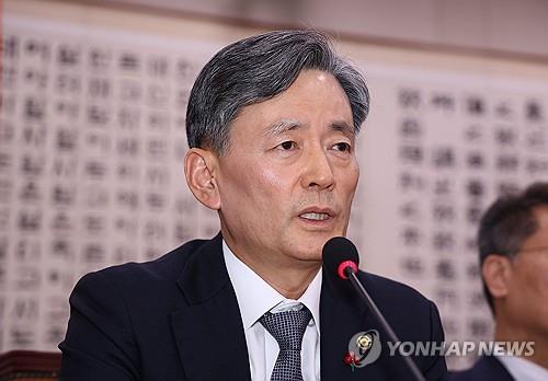 Cho Ji-ho, comisionado general de la Agencia Nacional de Policía, habla durante una reunión del comité de legislación parlamentaria en la Asamblea Nacional en Seúl, el 9 de diciembre de 2024. (Yonhap)