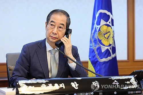 La fotografía de archivo sin fecha muestra al presidente en funciones Han Duck-soo, proporcionada por su oficina. (FOTO NO EN VENTA) (Yonhap)