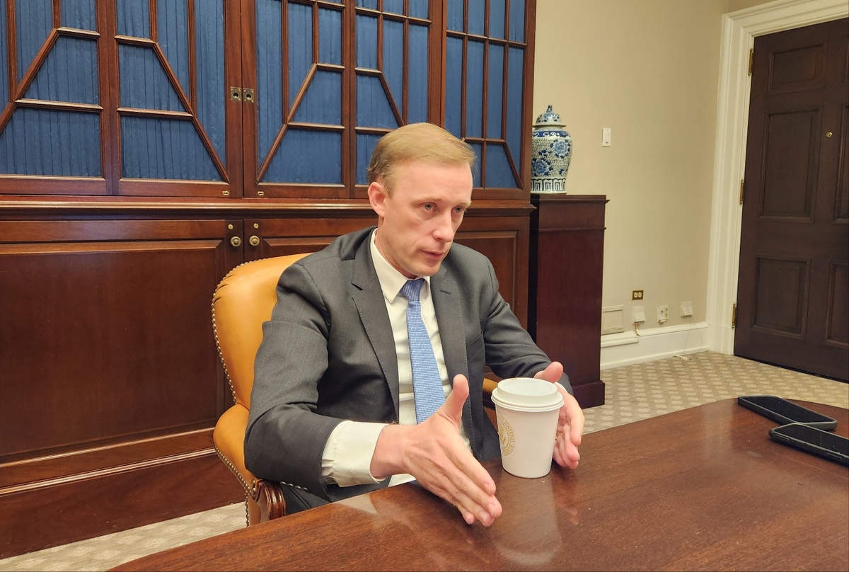 El asesor de seguridad nacional de Estados Unidos, Jake Sullivan, habla durante una reunión con periodistas en la Casa Blanca en Washington el 10 de enero de 2025. (Yonhap)