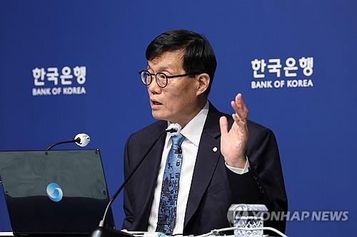 Bank of Korea Gov. Rhee Chang-yong speaks during a press briefing in Seoul in this April 17, 2025, file photo. (Yonhap)