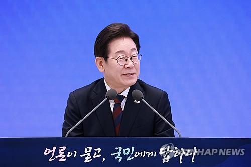  Lee says making utmost efforts on tariff talks with U.S. ahead of July 8 deadline