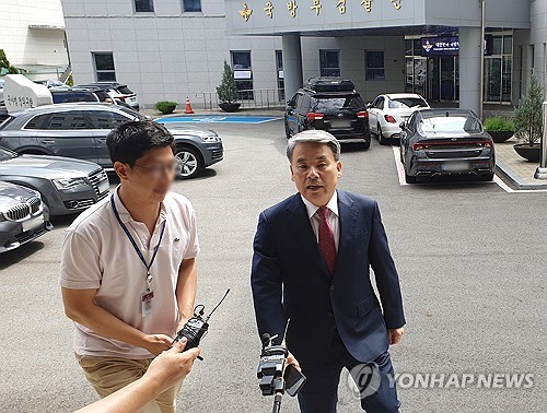 (LEAD) Former foreign, justice ministers searched in Marine death probe