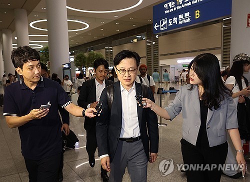Industry minister returns home from follow-up talks with U.S. over trade deal